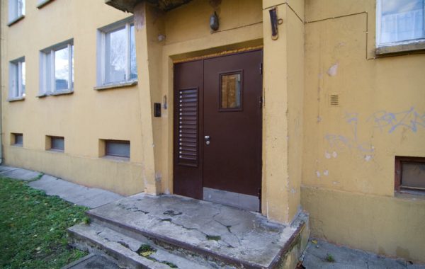 Trepikoja uksed Kesk-Ameerika tänaval