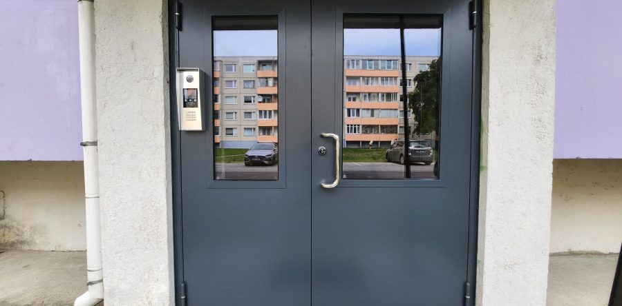 Katleri 21 trepikoja välisuksed