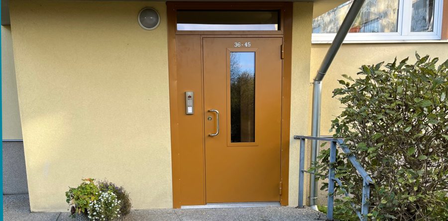 Tüve 14 trepikodade välisuksed