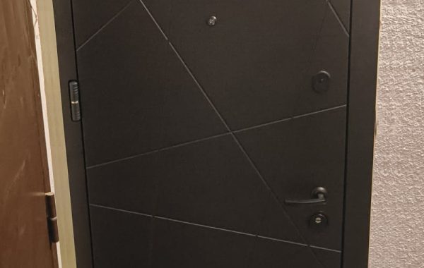 Teelise 9, Tallinn paigaldatud uus tuletõkke korteri välisuks Supreme Titan EI30