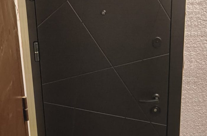 Teelise 9, Tallinn paigaldatud uus tuletõkke korteri välisuks Supreme Titan EI30