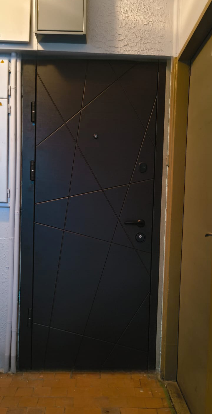 Ehitajate tee 58, Tallinn paigaldatud uus tuletõkke korteri välisuks Supreme Titan EI30