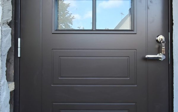Nõmme põik, Tallinn paigaldatud uus maja välisuks Cello 6R